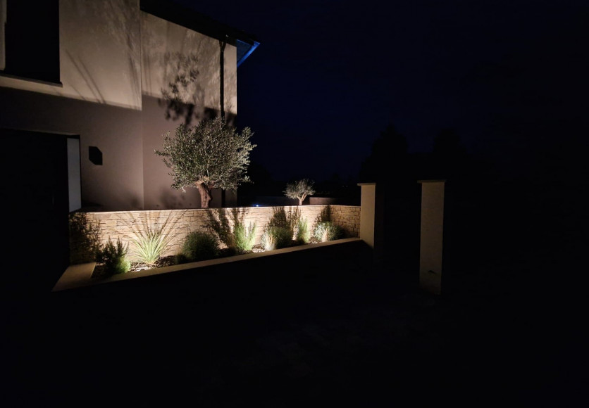 Installation éclairage extérieur pour une villa à côté de Lyon