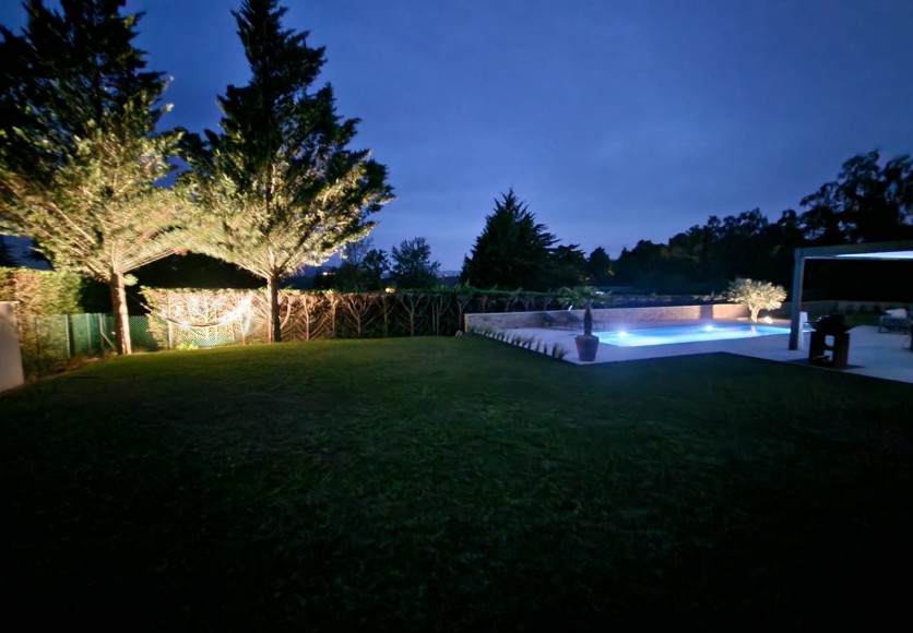 Installation éclairage extérieur pour une villa à côté de Lyon