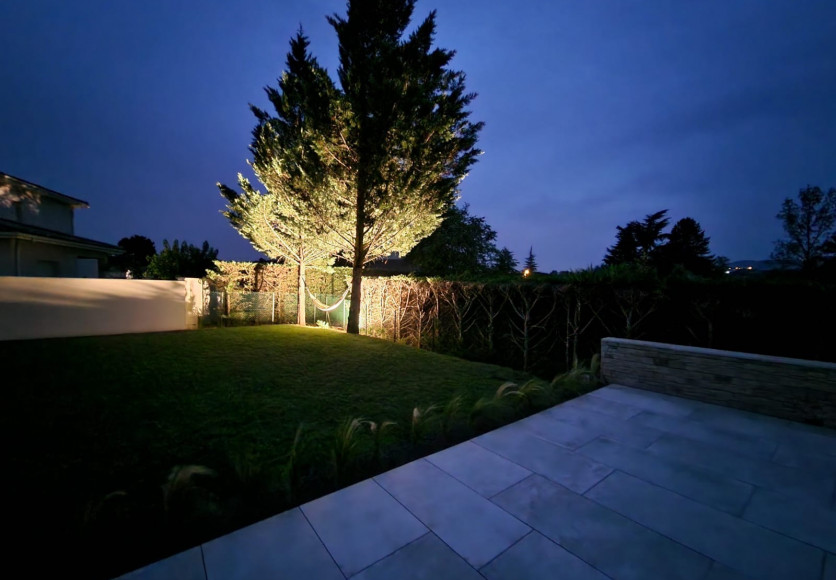 Installation éclairage extérieur pour une villa à côté de Lyon