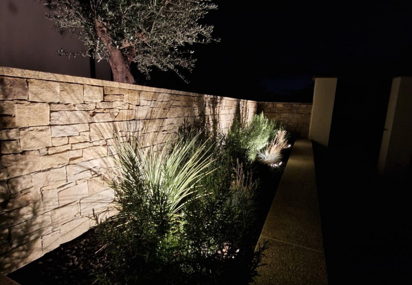 Installation éclairage extérieur pour une villa à côté de Lyon