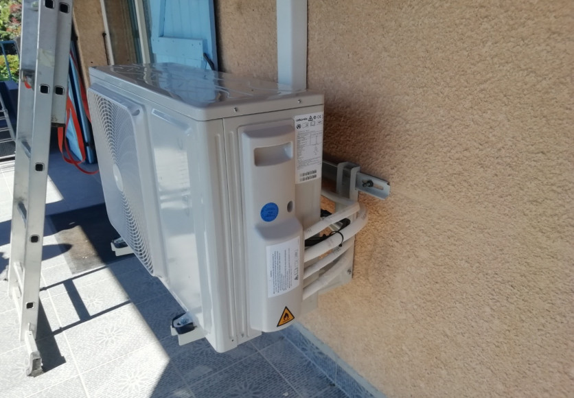 Installation d'une climatisation BI-SPLITS dans une villa à DENICÉ