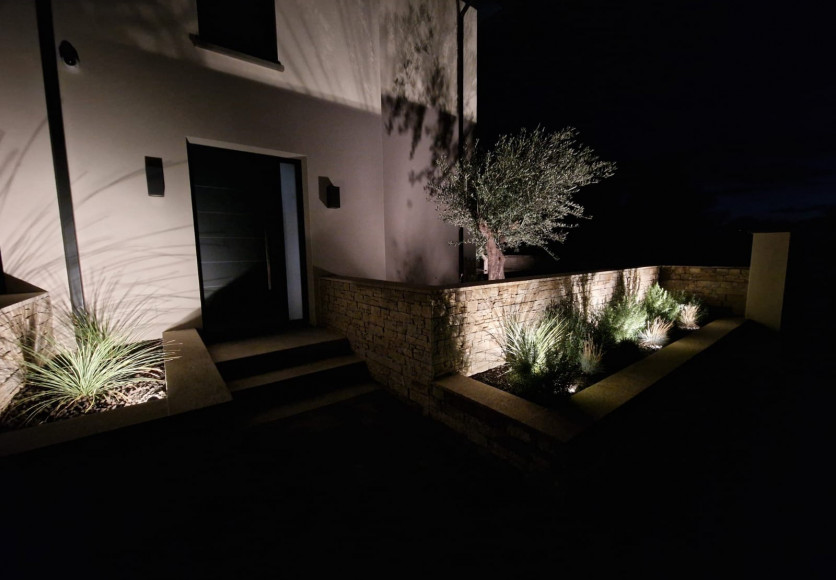 Installation éclairage extérieur pour une villa à côté de Lyon