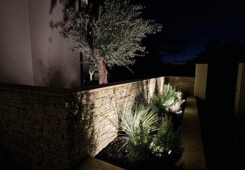 Installation éclairage extérieur pour une villa à côté de Lyon