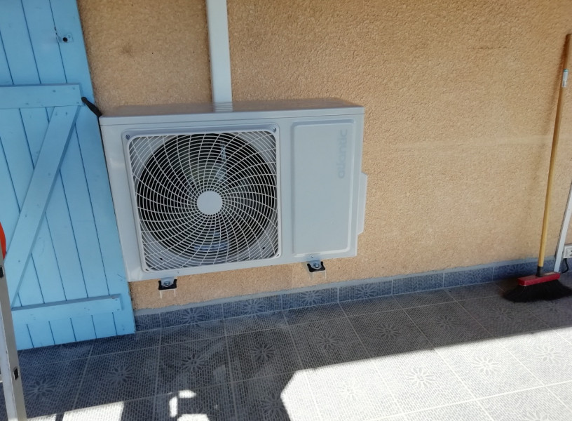 Installation d'une climatisation BI-SPLITS dans une villa à DENICÉ